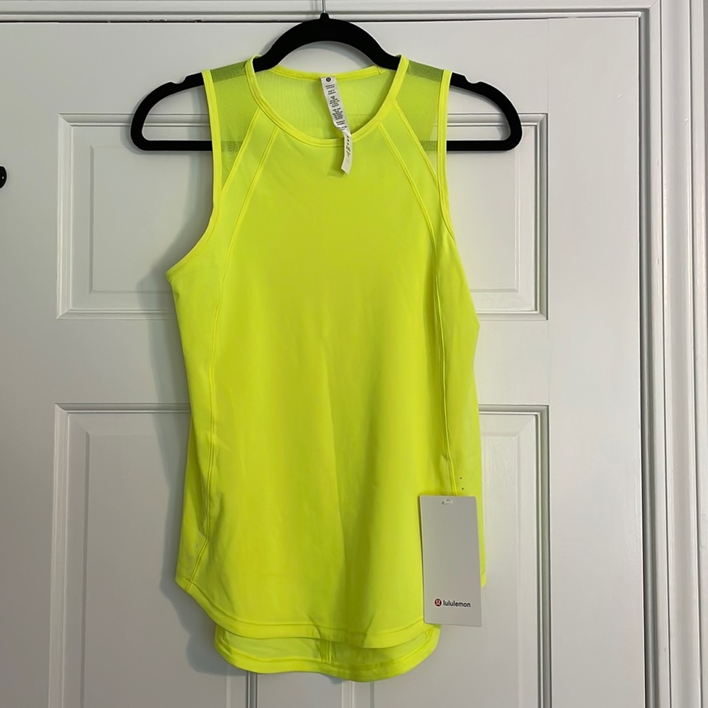 Lululemon sculpt tank in neon yellow with peep slit on top of the back